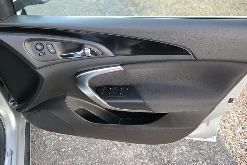 VAUXHALL INSIGNIA